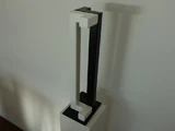 Stahlstele weiss schwarz von Bernhard Licini